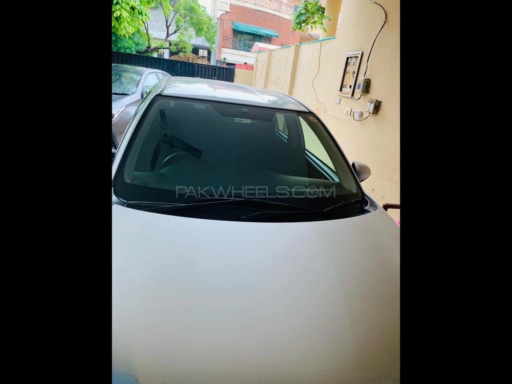 Toyota Corolla Fielder 2015 for Sale in Lahore Image-1