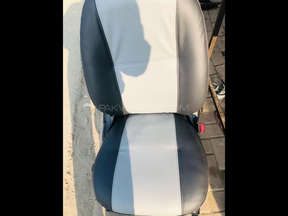 seat cover in original fitting  Image-1