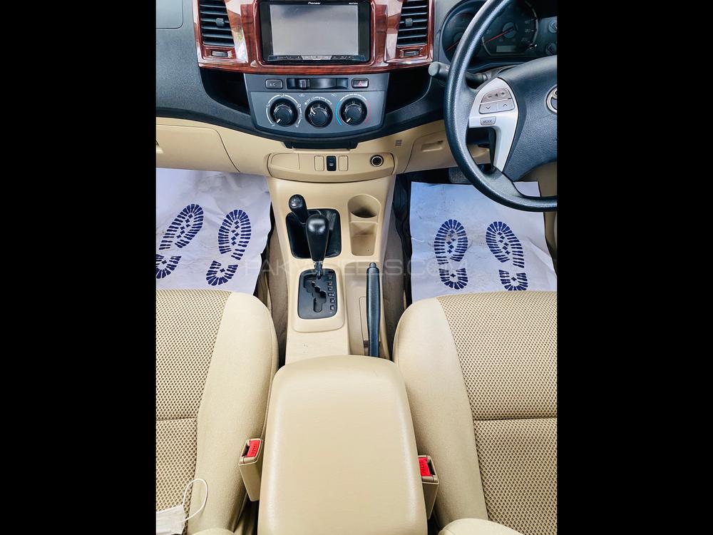 Toyota Hilux 2016 for Sale in Karachi Toyota Hilux 2016 for Sale in Karachi Image-11