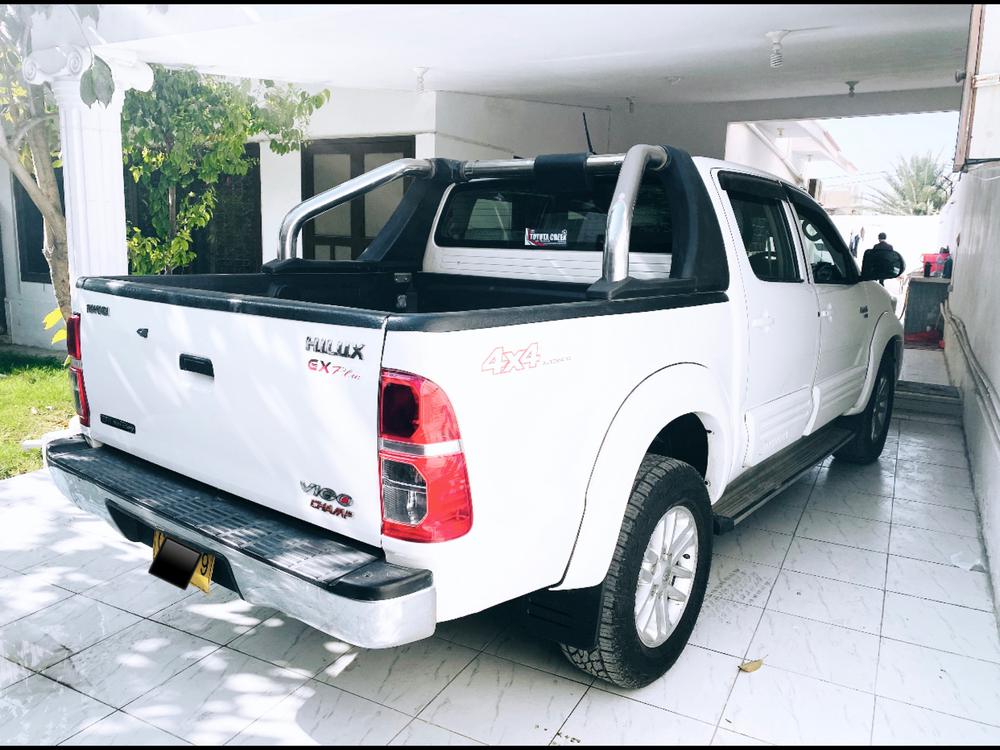 Toyota Hilux 2016 for Sale in Karachi Toyota Hilux 2016 for Sale in Karachi Image-12