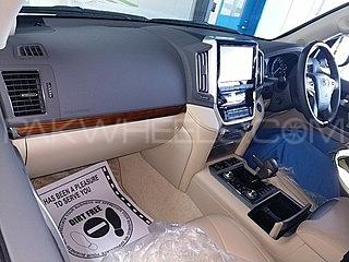 Toyota Land Cruiser 2017 for Sale in Lahore Toyota Land Cruiser 2017 for Sale in Lahore Image-2