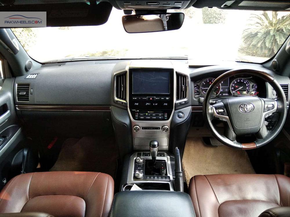 Toyota Land Cruiser 2016 for Sale in Lahore Toyota Land Cruiser 2016 for Sale in Lahore Image-7
