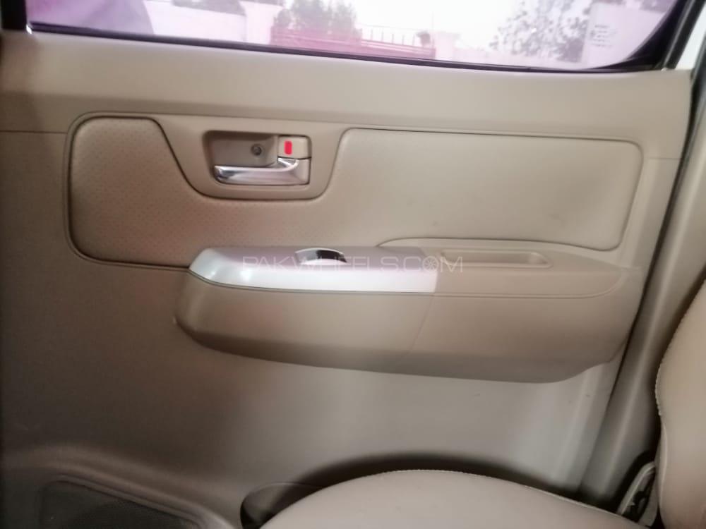 Toyota Hilux 2007 for Sale in Bahawalpur Toyota Hilux 2007 for Sale in Bahawalpur Image-8