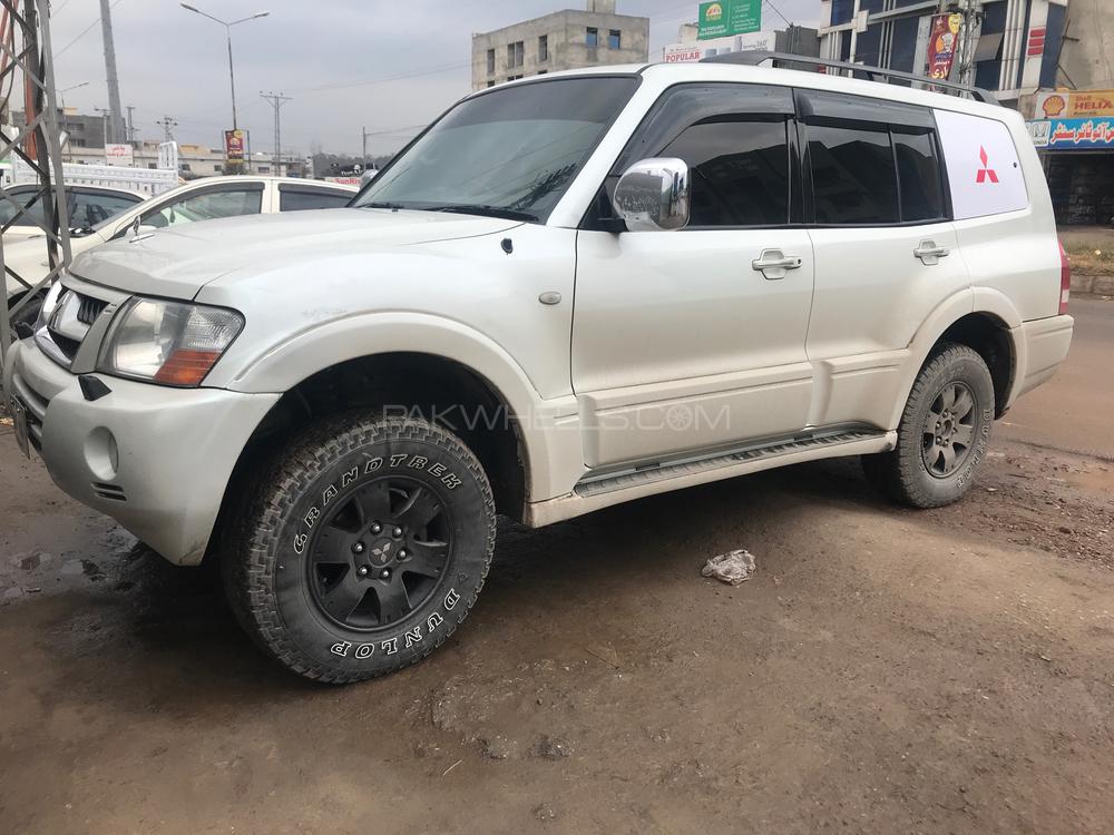 Mitsubishi Pajero 2004 for Sale in Islamabad Image-1