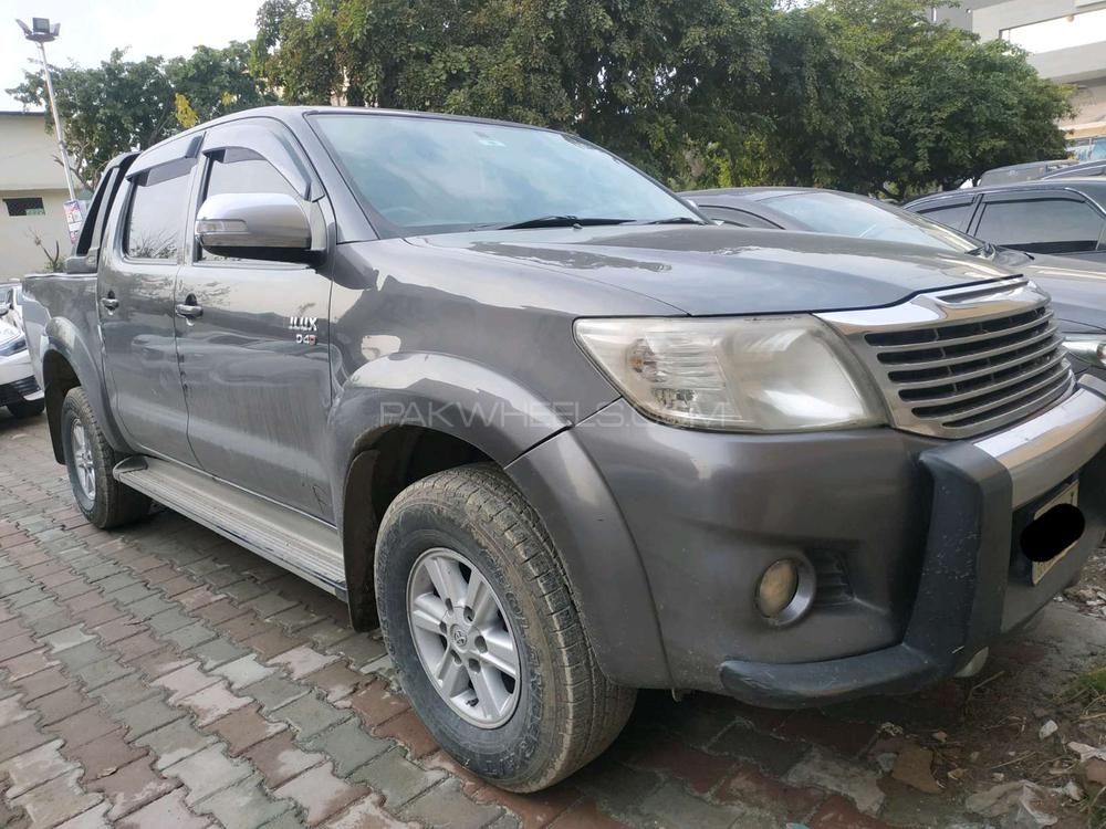 Toyota Hilux 2013 for Sale in Islamabad Image-1