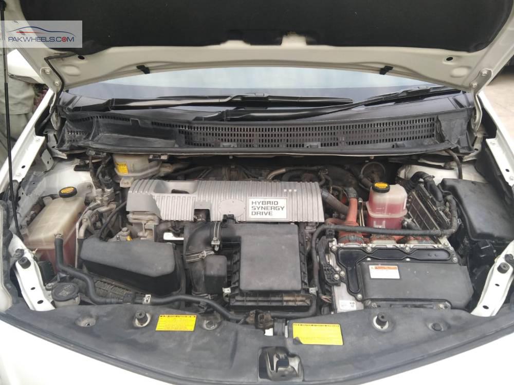 Toyota Prius Alpha 2013 for Sale in Islamabad Toyota Prius Alpha 2013 for Sale in Islamabad Image-4