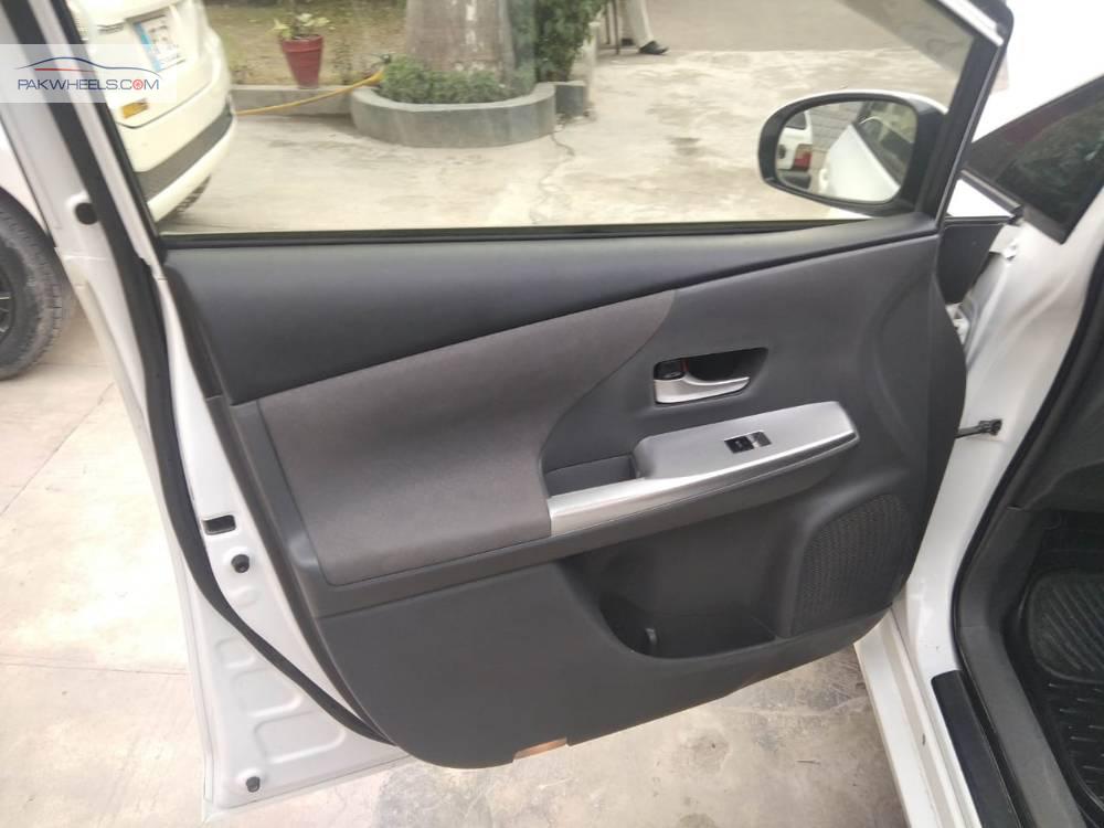 Toyota Prius Alpha 2013 for Sale in Islamabad Toyota Prius Alpha 2013 for Sale in Islamabad Image-18