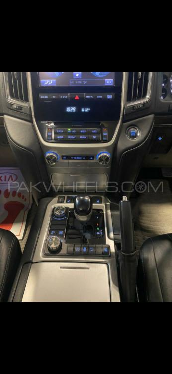 Toyota Land Cruiser 2015 for Sale in Karachi Toyota Land Cruiser 2015 for Sale in Karachi Image-12