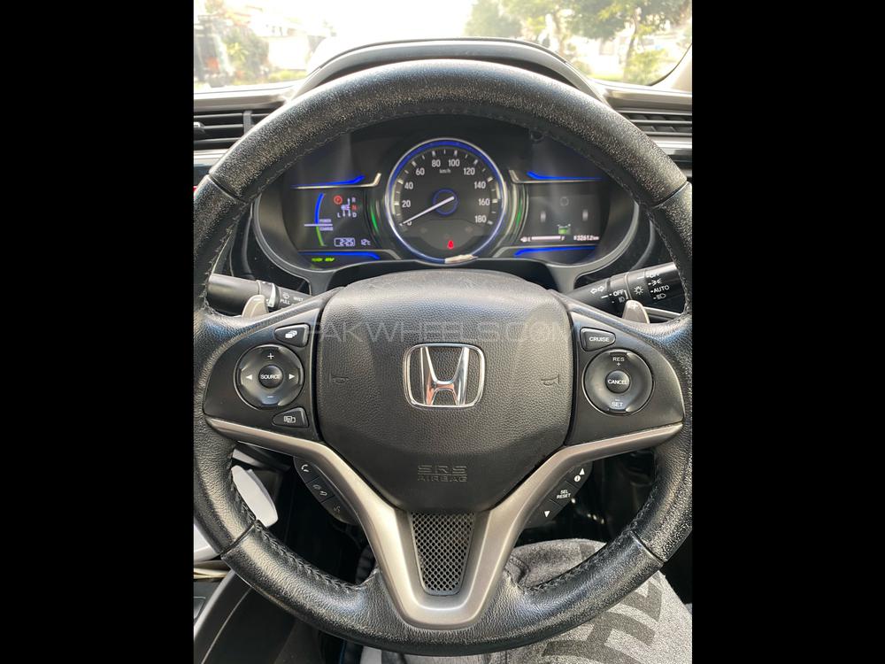 Honda Grace Hybrid 2014 for Sale in Lahore Honda Grace Hybrid 2014 for Sale in Lahore Image-6