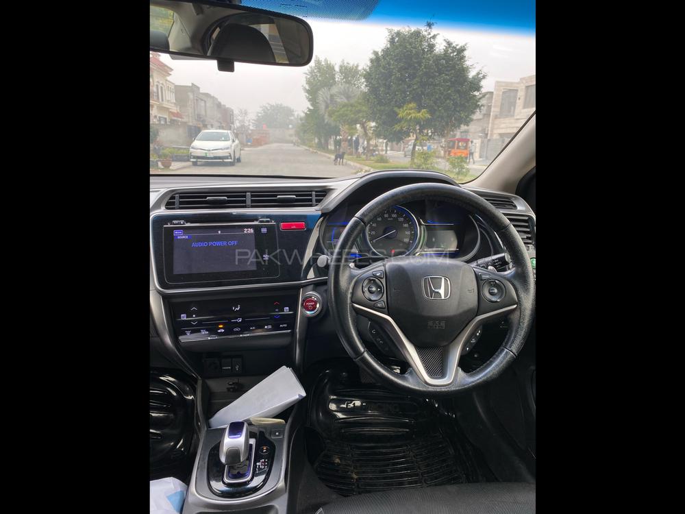 Honda Grace Hybrid 2014 for Sale in Lahore Honda Grace Hybrid 2014 for Sale in Lahore Image-7