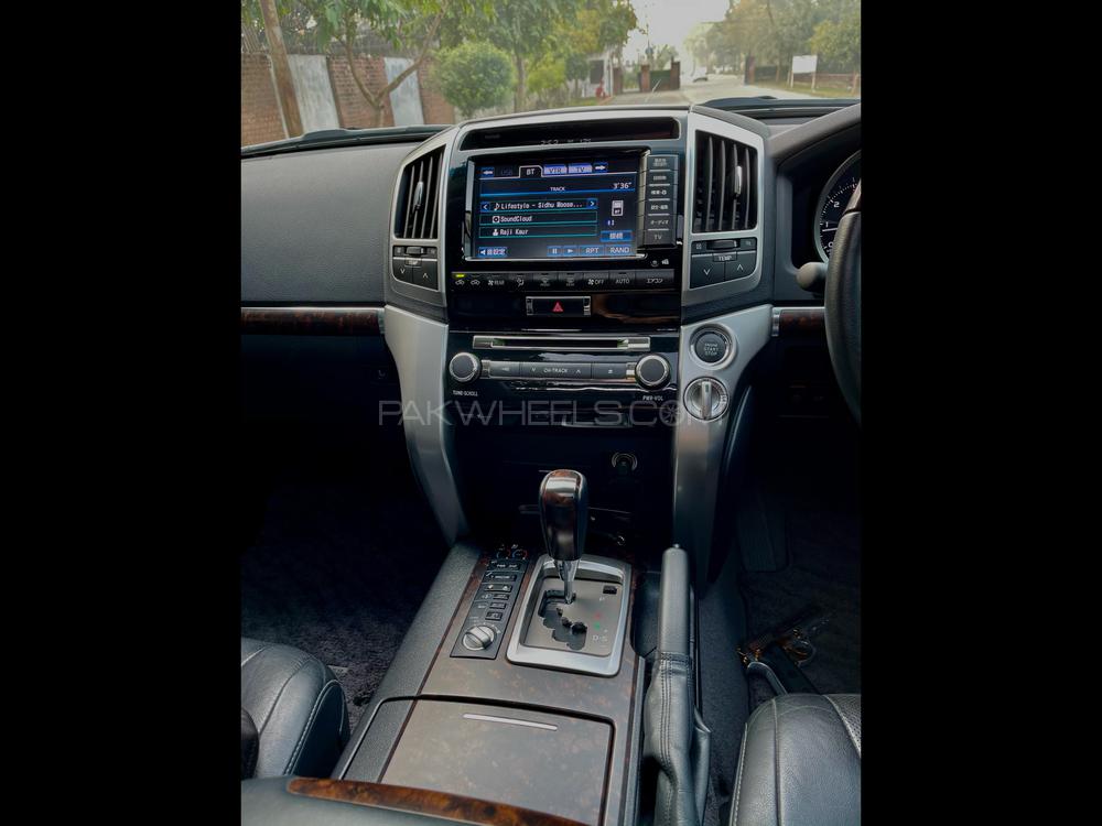 Toyota Land Cruiser 2013 for Sale in Lahore Toyota Land Cruiser 2013 for Sale in Lahore Image-10