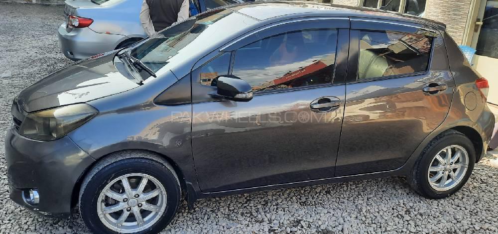 Toyota Vitz 2011 for Sale in Peshawar Image-1