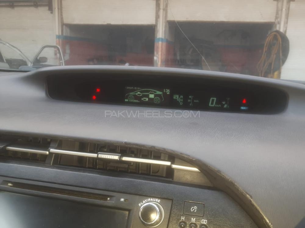 Toyota Prius 2010 for Sale in Mardan Toyota Prius 2010 for Sale in Mardan Image-4