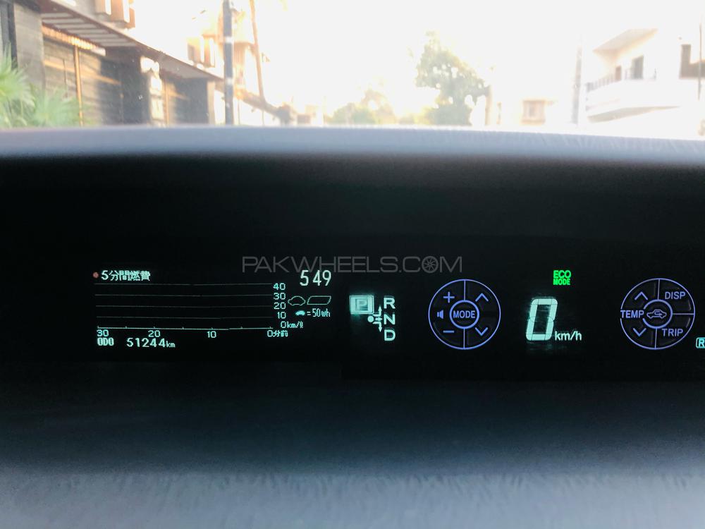 Toyota Prius 2015 for Sale in Karachi Toyota Prius 2015 for Sale in Karachi Image-11