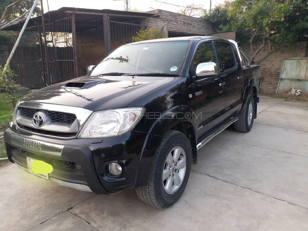 Toyota Hilux 2011 for Sale in Nowshera Toyota Hilux 2011 for Sale in Nowshera Image-2
