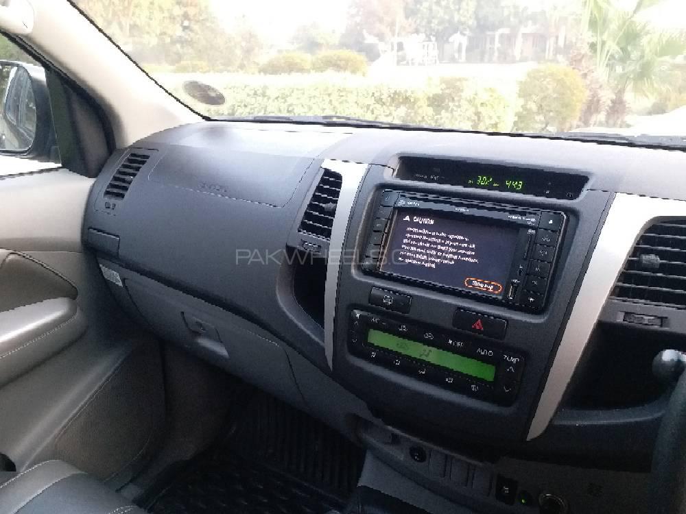 Toyota Hilux 2011 for Sale in Nowshera Toyota Hilux 2011 for Sale in Nowshera Image-7