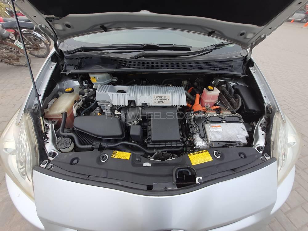 Toyota Prius 2010 for Sale in Lahore Toyota Prius 2010 for Sale in Lahore Image-4