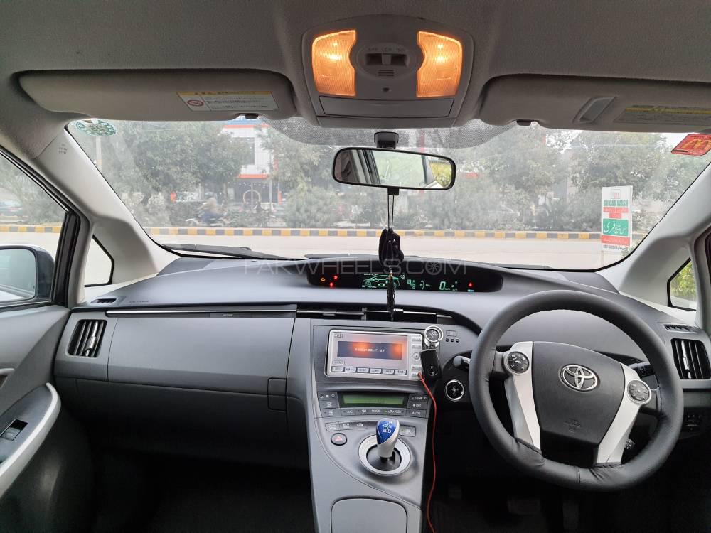 Toyota Prius 2010 for Sale in Lahore Toyota Prius 2010 for Sale in Lahore Image-15