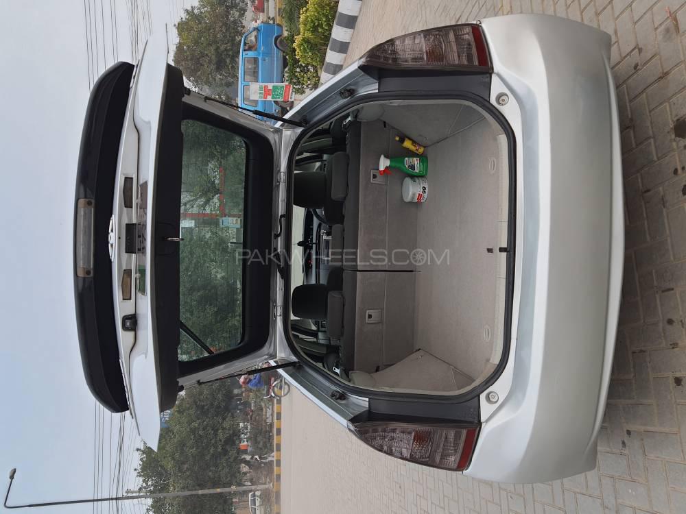 Toyota Prius 2010 for Sale in Lahore Toyota Prius 2010 for Sale in Lahore Image-17