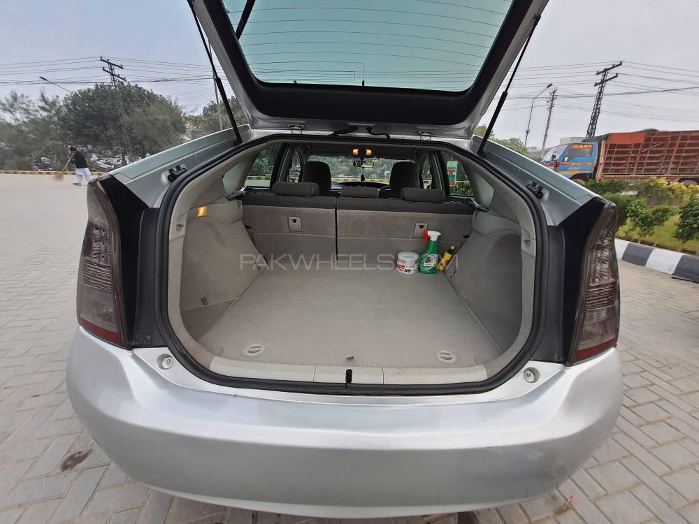 Toyota Prius 2010 for Sale in Lahore Toyota Prius 2010 for Sale in Lahore Image-18