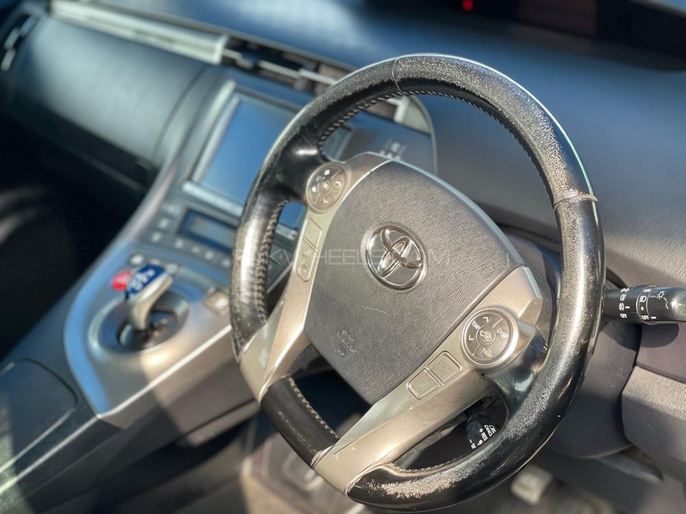 Toyota Prius 2013 for Sale in Lahore Toyota Prius 2013 for Sale in Lahore Image-4