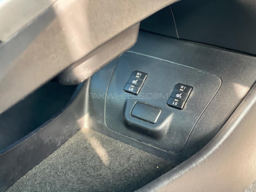 Toyota Prius 2013 for Sale in Lahore Toyota Prius 2013 for Sale in Lahore Image-5