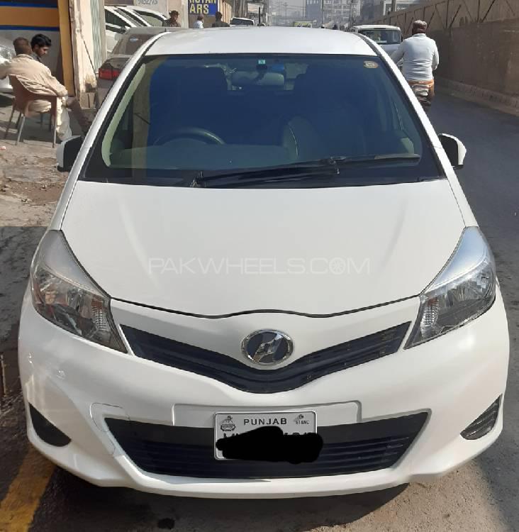 Toyota Vitz 2013 for Sale in Multan Image-1