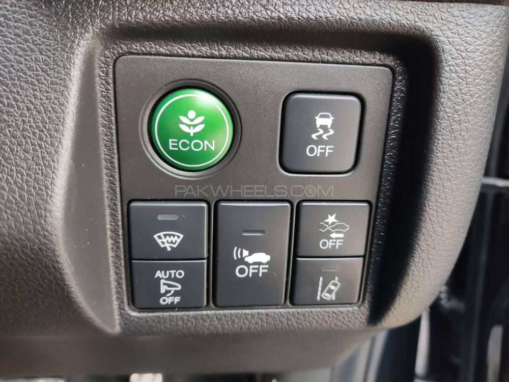 Honda Vezel 2017 for Sale in Lahore Honda Vezel 2017 for Sale in Lahore Image-9