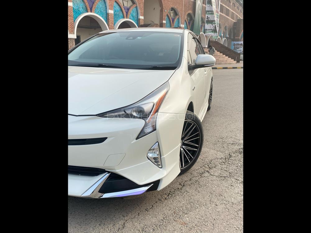 Toyota Prius 2017 for Sale in Lahore Toyota Prius 2017 for Sale in Lahore Image-2