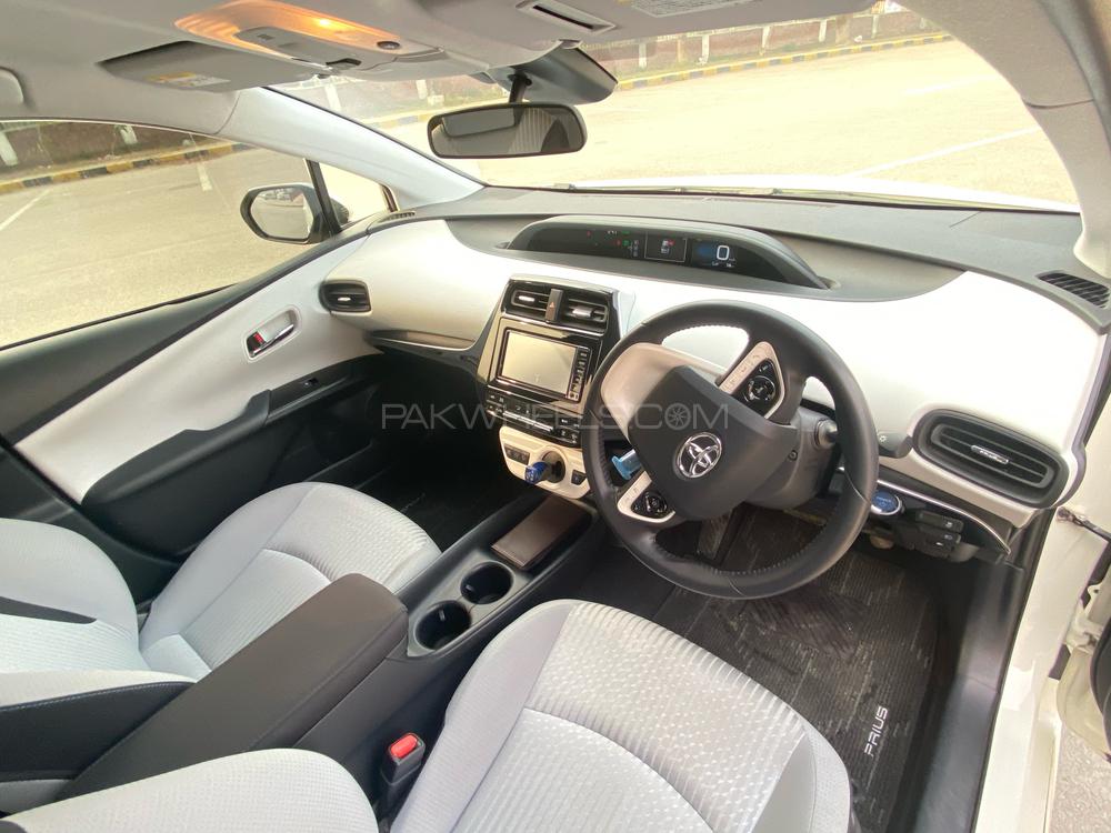 Toyota Prius 2017 for Sale in Lahore Toyota Prius 2017 for Sale in Lahore Image-13