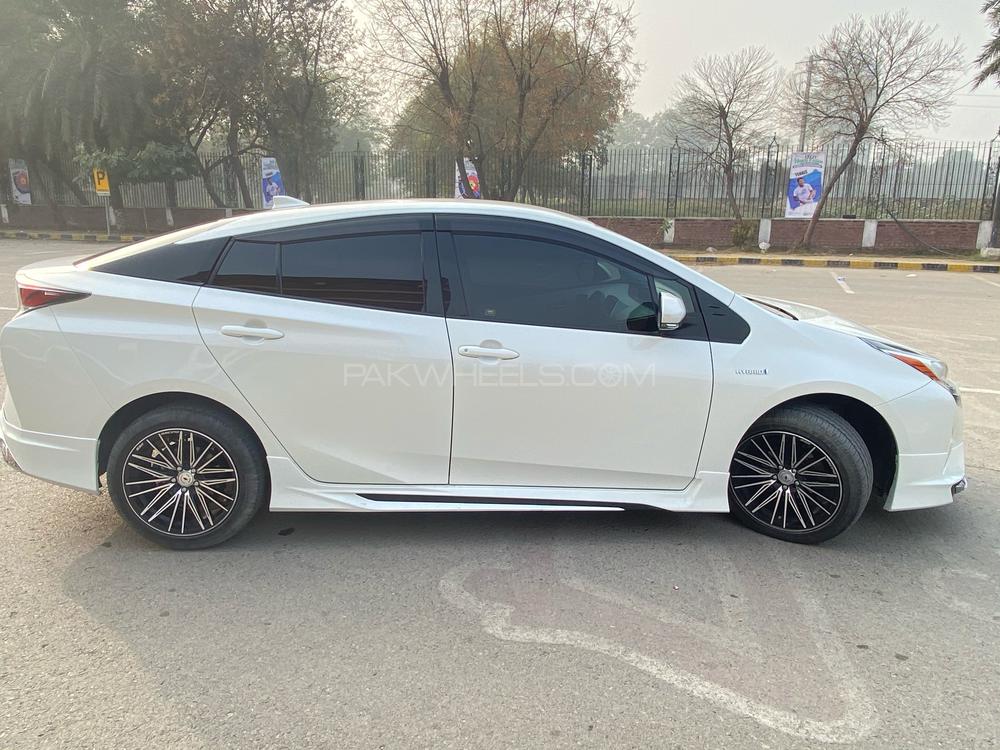 Toyota Prius 2017 for Sale in Lahore Toyota Prius 2017 for Sale in Lahore Image-4