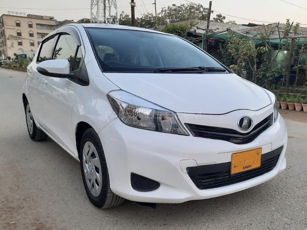 Toyota Vitz 2012 for Sale in Karachi Image-1