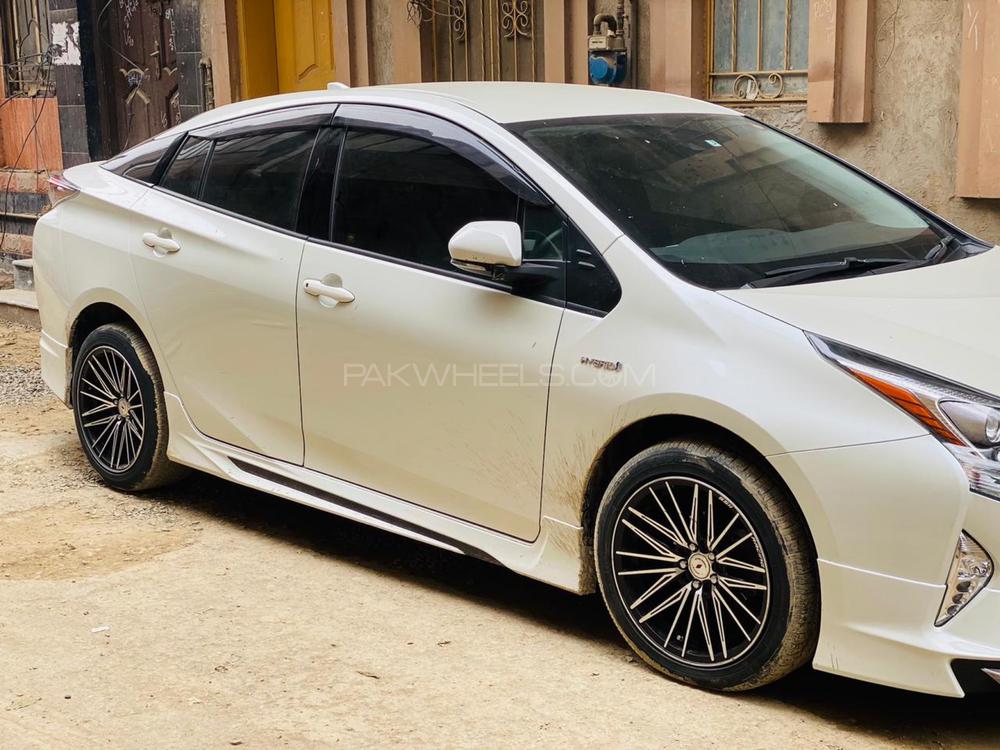 Toyota Prius 2017 for Sale in Lahore Toyota Prius 2017 for Sale in Lahore Image-17