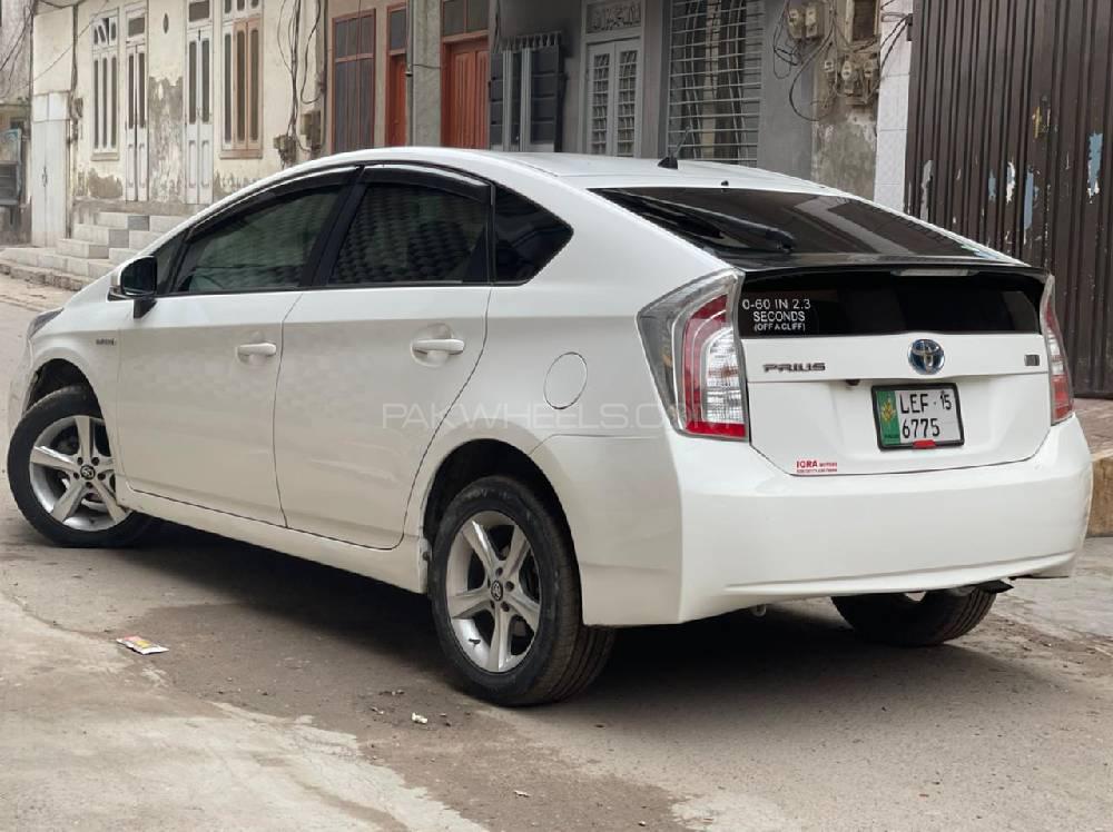 Toyota Prius 2012 for Sale in Faisalabad Toyota Prius 2012 for Sale in Faisalabad Image-12