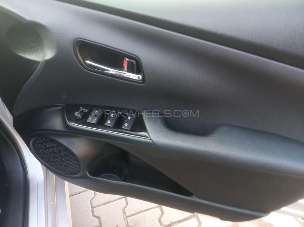 Toyota Prius 2017 for Sale in Gujranwala Toyota Prius 2017 for Sale in Gujranwala Image-10