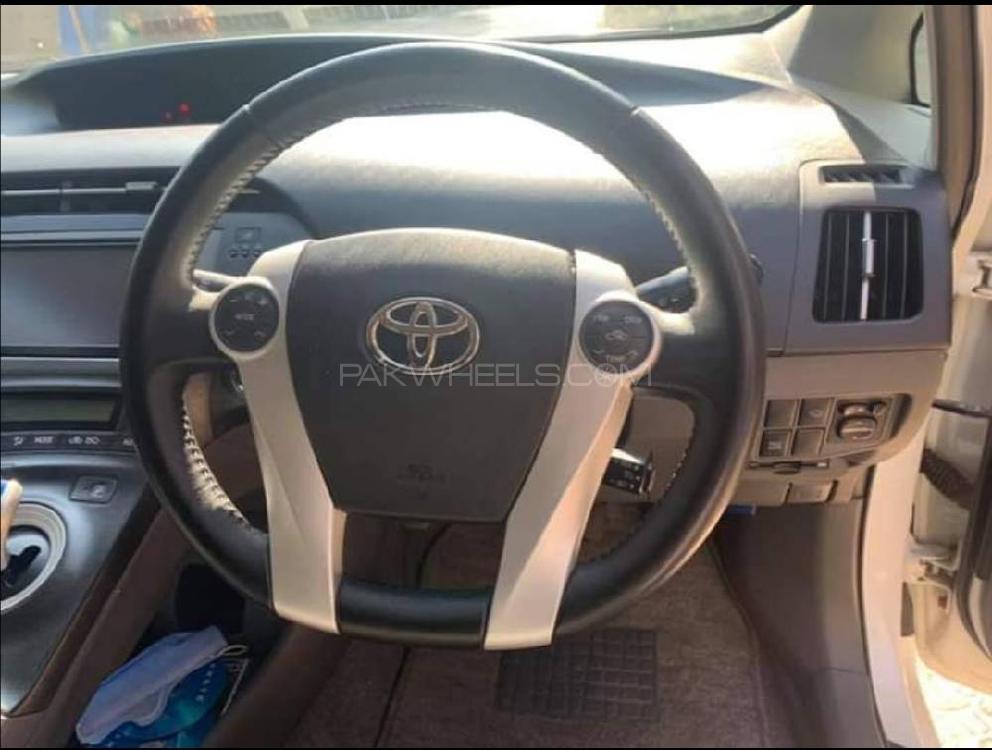 Toyota Prius 2010 for Sale in Lahore Toyota Prius 2010 for Sale in Lahore Image-12