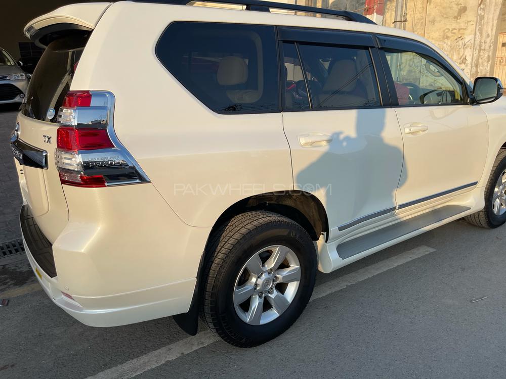 Toyota Prado 2015 for Sale in Multan Toyota Prado 2015 for Sale in Multan Image-11