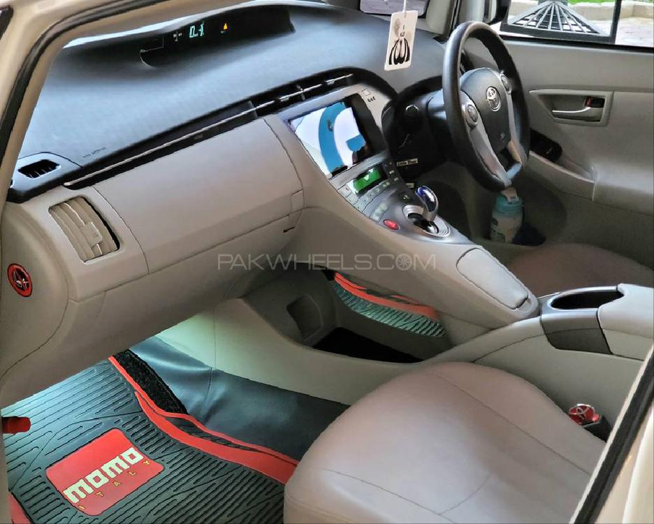 Toyota Prius 2014 for Sale in Peshawar Toyota Prius 2014 for Sale in Peshawar Image-11