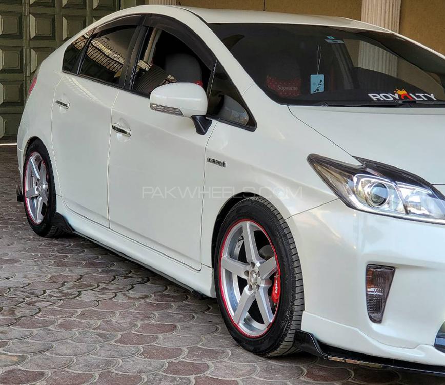 Toyota Prius 2014 for Sale in Peshawar Toyota Prius 2014 for Sale in Peshawar Image-8