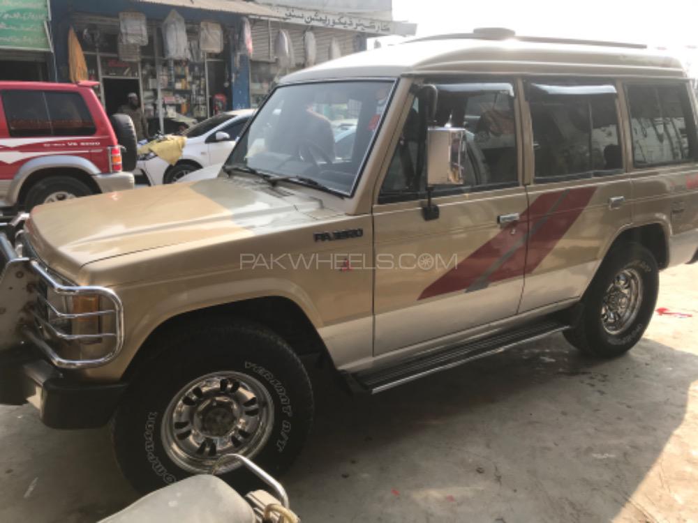 Mitsubishi Pajero 1988 for Sale in Peshawar Image-1