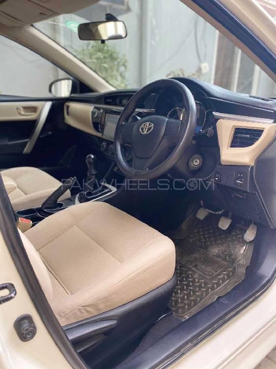 Toyota Corolla 2015 for Sale in Peshawar Toyota Corolla 2015 for Sale in Peshawar Image-9