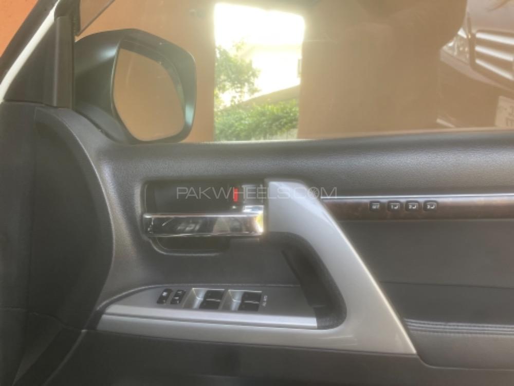 ٹویوٹا لینڈ کروزر 2012 for Sale in لاہور ٹویوٹا لینڈ کروزر 2012 for Sale in لاہور Image-5