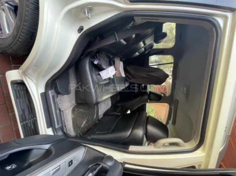 ٹویوٹا لینڈ کروزر 2012 for Sale in لاہور ٹویوٹا لینڈ کروزر 2012 for Sale in لاہور Image-7