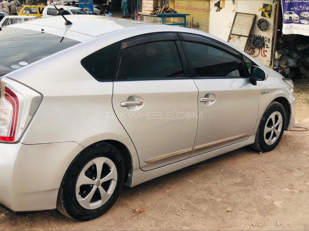 Toyota Prius 2011 for Sale in Peshawar Toyota Prius 2011 for Sale in Peshawar Image-4