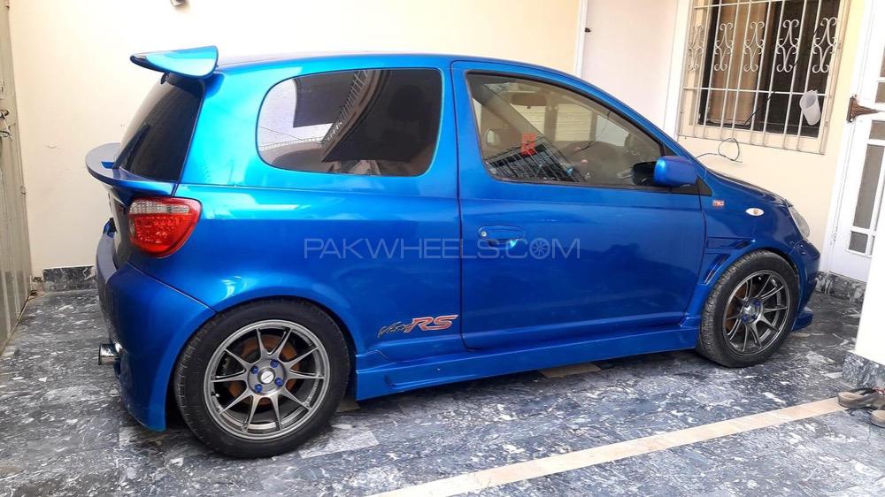 Toyota Vitz - 2004  Toyota Vitz - 2004  Image-9