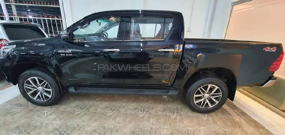 Toyota Hilux 2021 for Sale in Peshawar Toyota Hilux 2021 for Sale in Peshawar Image-4