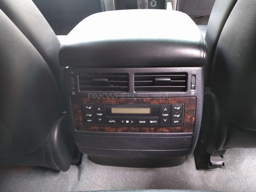 Toyota Land Cruiser 2011 for Sale in Lahore Toyota Land Cruiser 2011 for Sale in Lahore Image-9