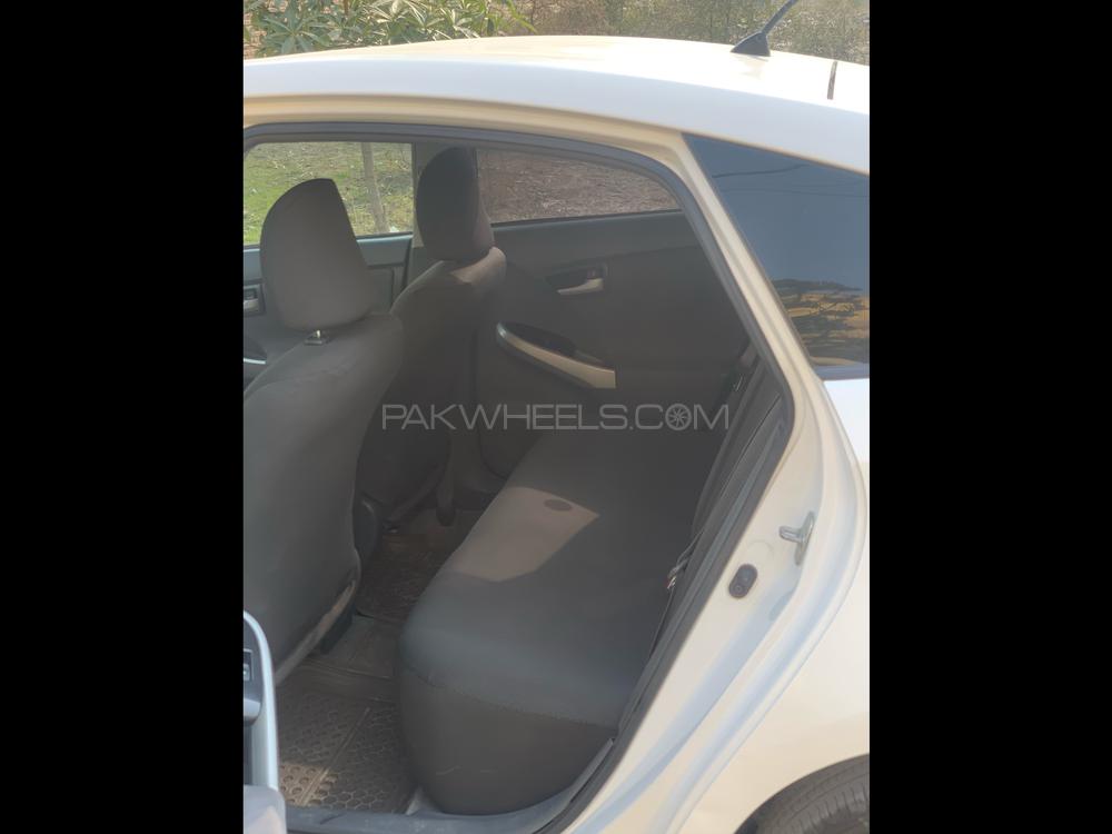 Toyota Prius 2010 for Sale in Peshawar Toyota Prius 2010 for Sale in Peshawar Image-8