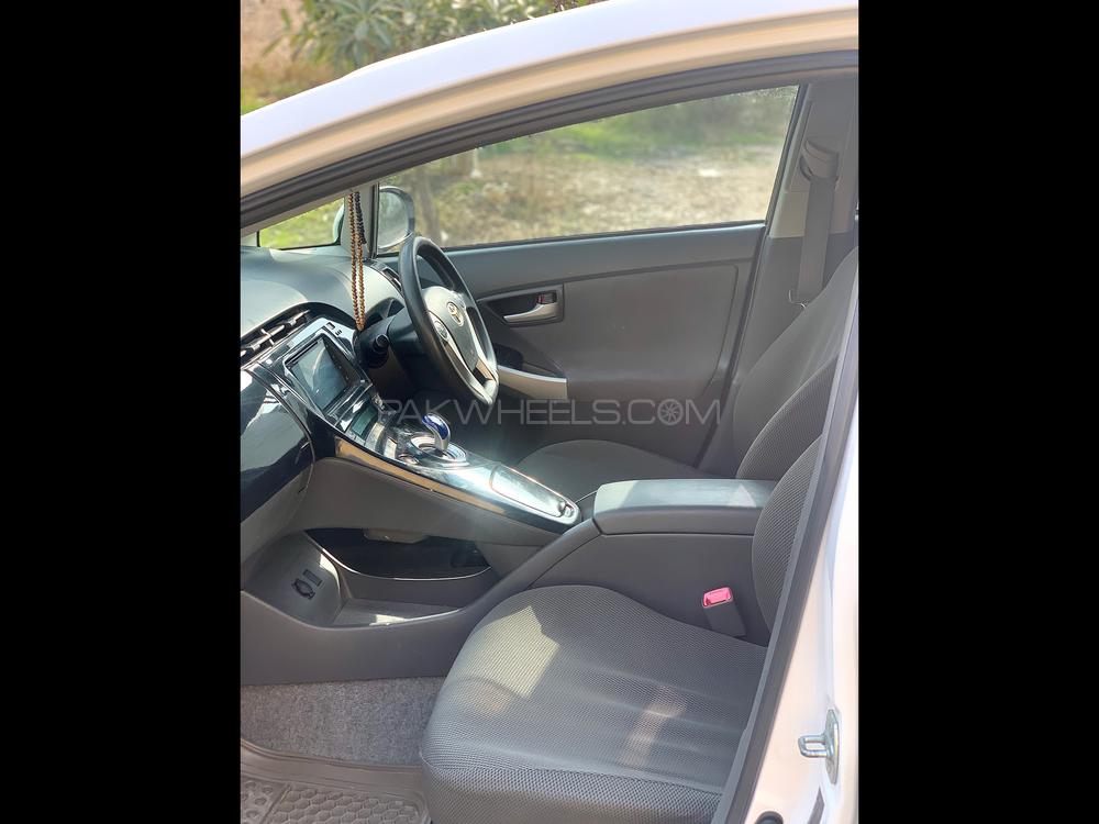 Toyota Prius 2010 for Sale in Peshawar Toyota Prius 2010 for Sale in Peshawar Image-9