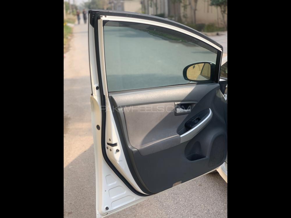Toyota Prius 2010 for Sale in Peshawar Toyota Prius 2010 for Sale in Peshawar Image-10